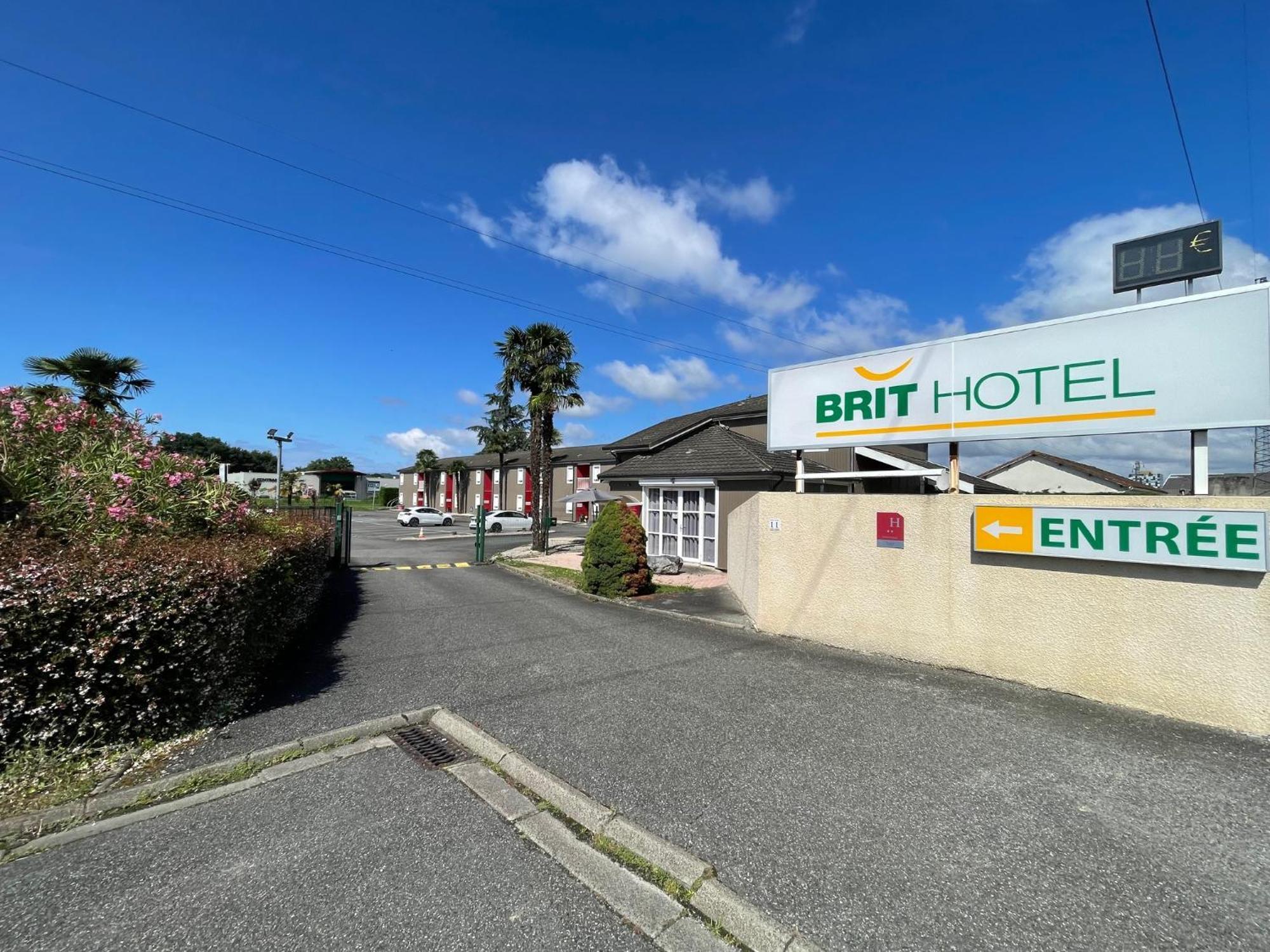Brit Hotel Essentiel Pau Lescar Eksteriør bilde