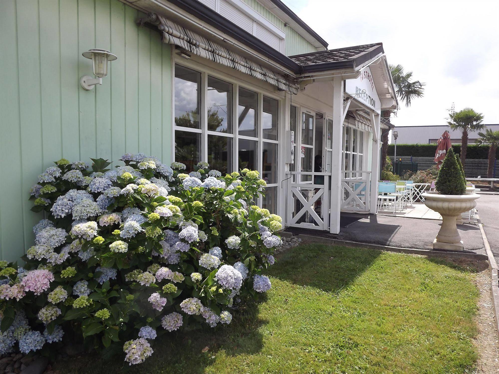 Brit Hotel Essentiel Pau Lescar Eksteriør bilde