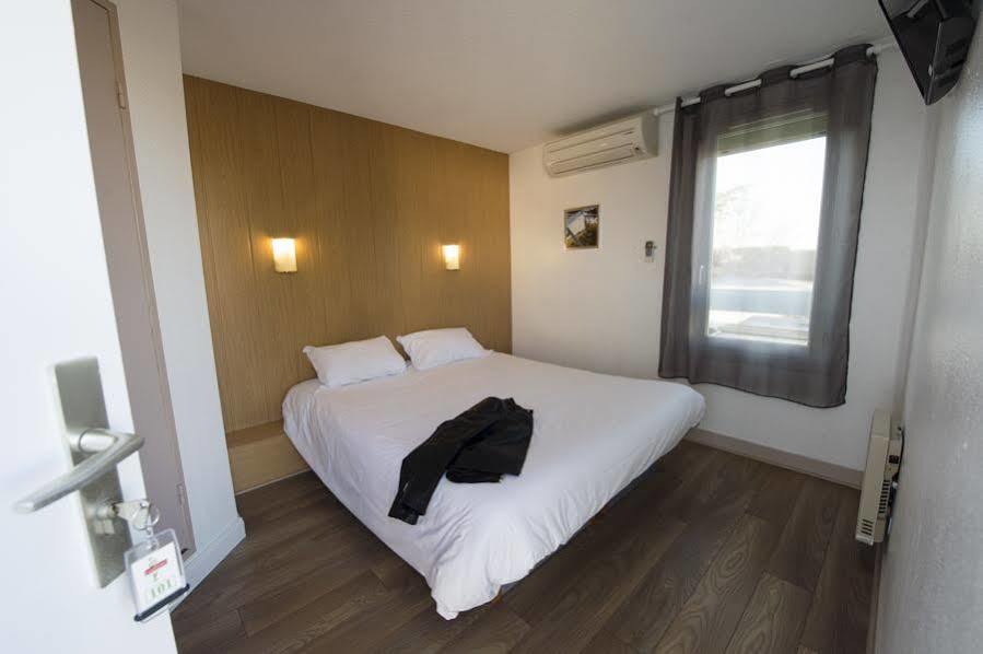 Brit Hotel Essentiel Pau Lescar Eksteriør bilde
